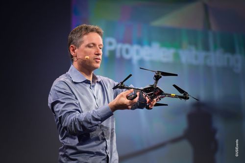 Raffaello D'andrea à l'USI 2015 nous parle des robots connectés