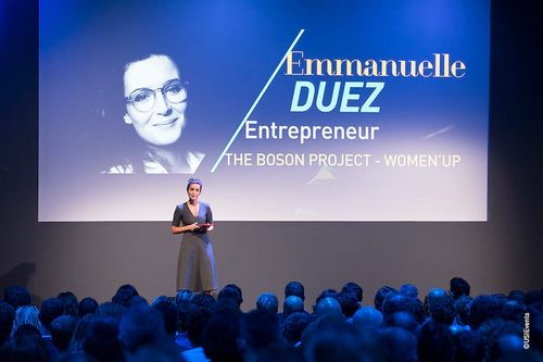 Emmanuelle Duez, entrepreneur, sur la scène de la conférence USI